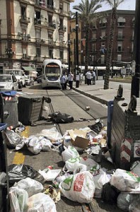 Esercenti scioperano contro i rifiuti.