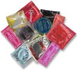 Provincia di Roma approva distributori di preservativi nelle scuole.