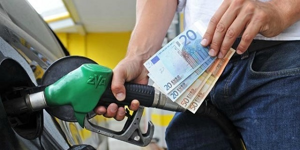 benzina rincari-prezoz-benzina-aumento-benzina-eni-corsa-ai-rincari benzina rincari-prezoz-benzina-aumento-benzina-eni-corsa-ai-rincari