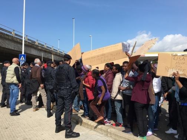 cagliariprotestamigranti