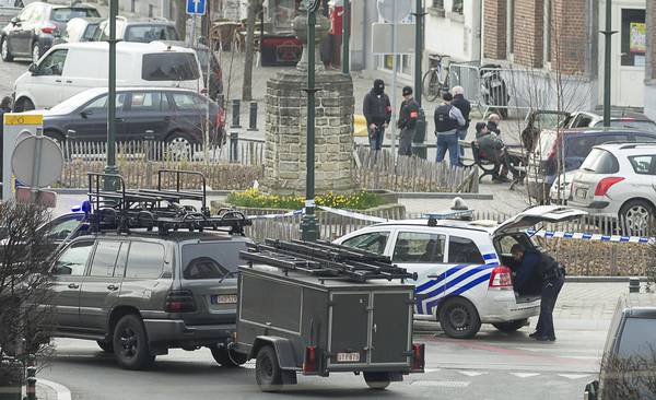 Bruxelles: nuovi spari, quarto poliziotto ferito