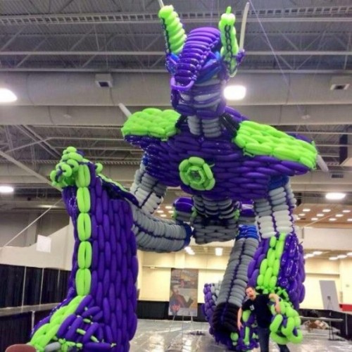 Poptimus Prime la scultura di palloncini ispirata ai Transformers
