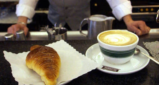 Milano, cappuccino a 4 euro: lo scontrino delle polemiche al bar della stazione