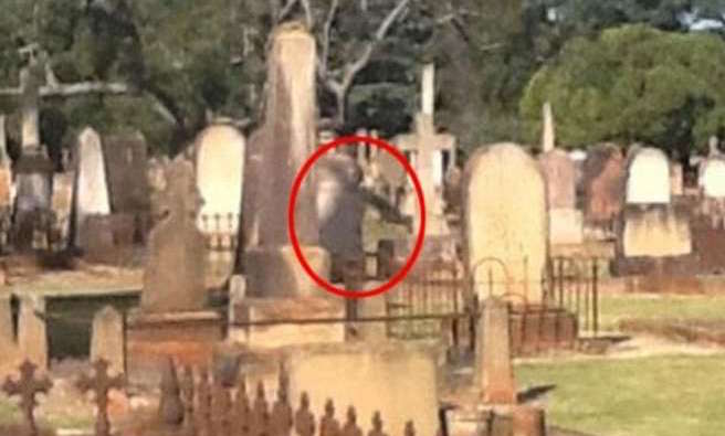 Il cimitero più infestato del mondo: molti avvistamenti di fantasmi, ecco l'ultimo