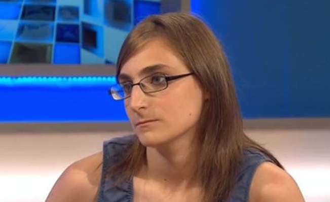 "Ho fatto sesso con papà, perdonami mamma". Lui si difende: "mi provocava anche lei"