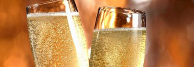 Bere tre bicchieri di champagne a settimana riduce il rischio di Alzheimer