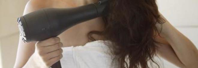 Asciugacapelli sulle parti intime: donna in gravissime condizioni