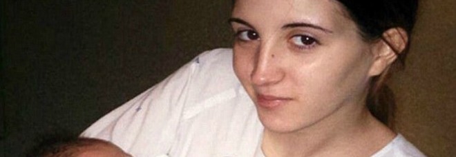"Io incinta di mio padre a 18 anni, mi tolgono la figlia perché mi giudicano"