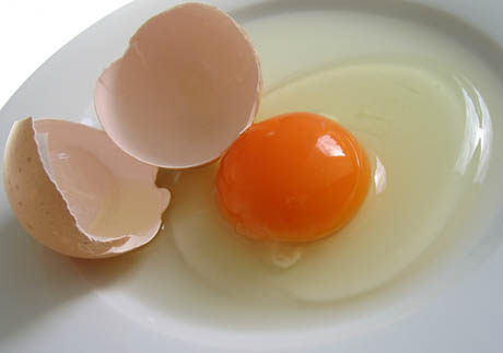 Piatti con uova per cena