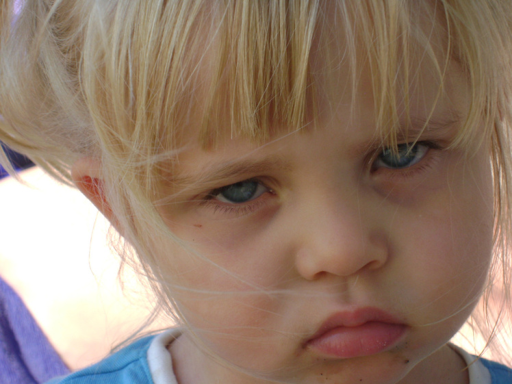 8 commenti che le ragazze con una "Resting bitch face" sono stanche di sentire