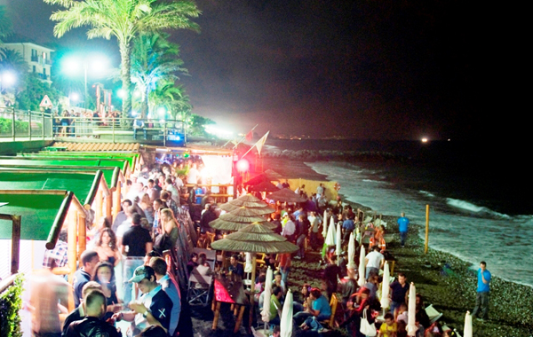 Come truccarsi per un party sulla spiaggia