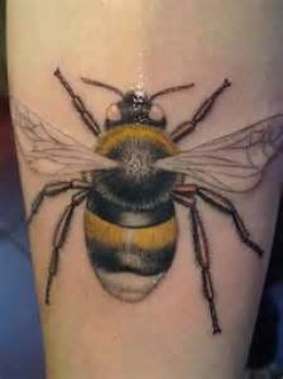 L'ape come tatuaggio: idee e significato