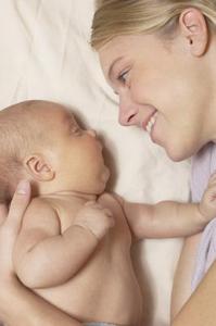 Come avere a che fare con una suocera invadente dopo la nascita di un figlio