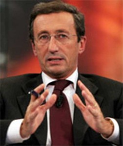 Fini verso un nuovo partito. E intanto querela libero