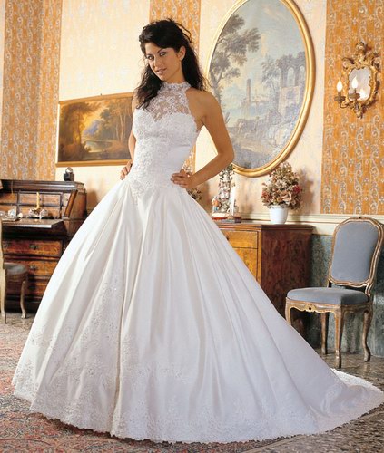 Come scegliere il bianco perfetto per il tuo abito da sposa