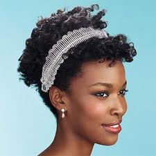 Come creare onde sciolte in capelli neri corti