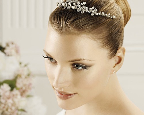 Acconciatura diadema sposa