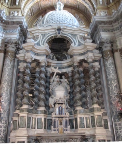 La chiesa dei Gesuiti a Venezia: uno straordinario esempio di architettura barocca.
