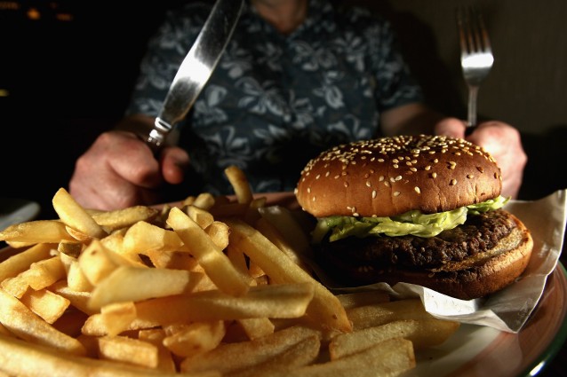 Arriva a pesare 320 chili per piacere al fidanzato. "Era attratto dalle donne grasse"