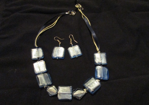 Come realizzare collana ed orecchini in vista dell'estate.