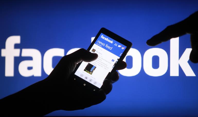 Come inviare messaggio Facebook