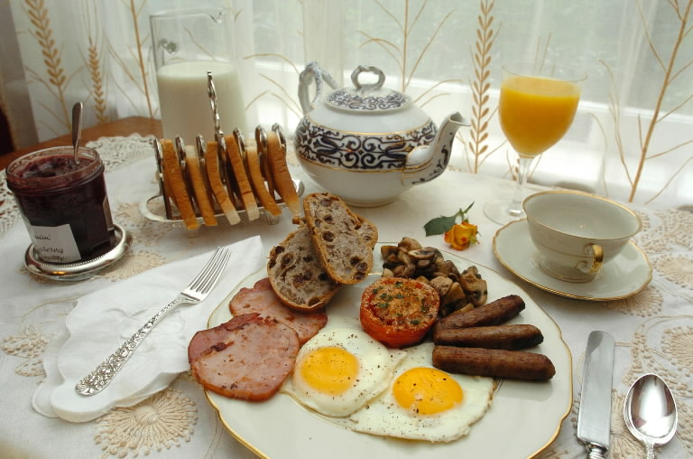 Come servire una tradizionale colazione Irlandese