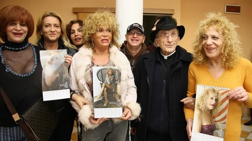 Miss trans Italia, vince Alessia il concorso dedicato a Don Gallo