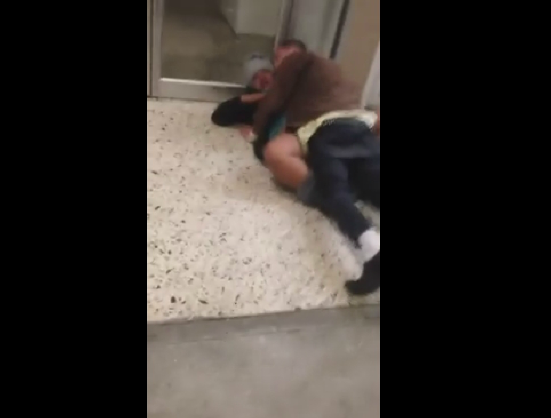 Sorpresi a far sesso in un centro commerciale: il video su Facebook fa il giro del mondo