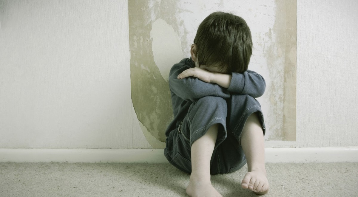 Sposa l'uomo dei suoi sogni, ma poi scopre essere un pedofilo