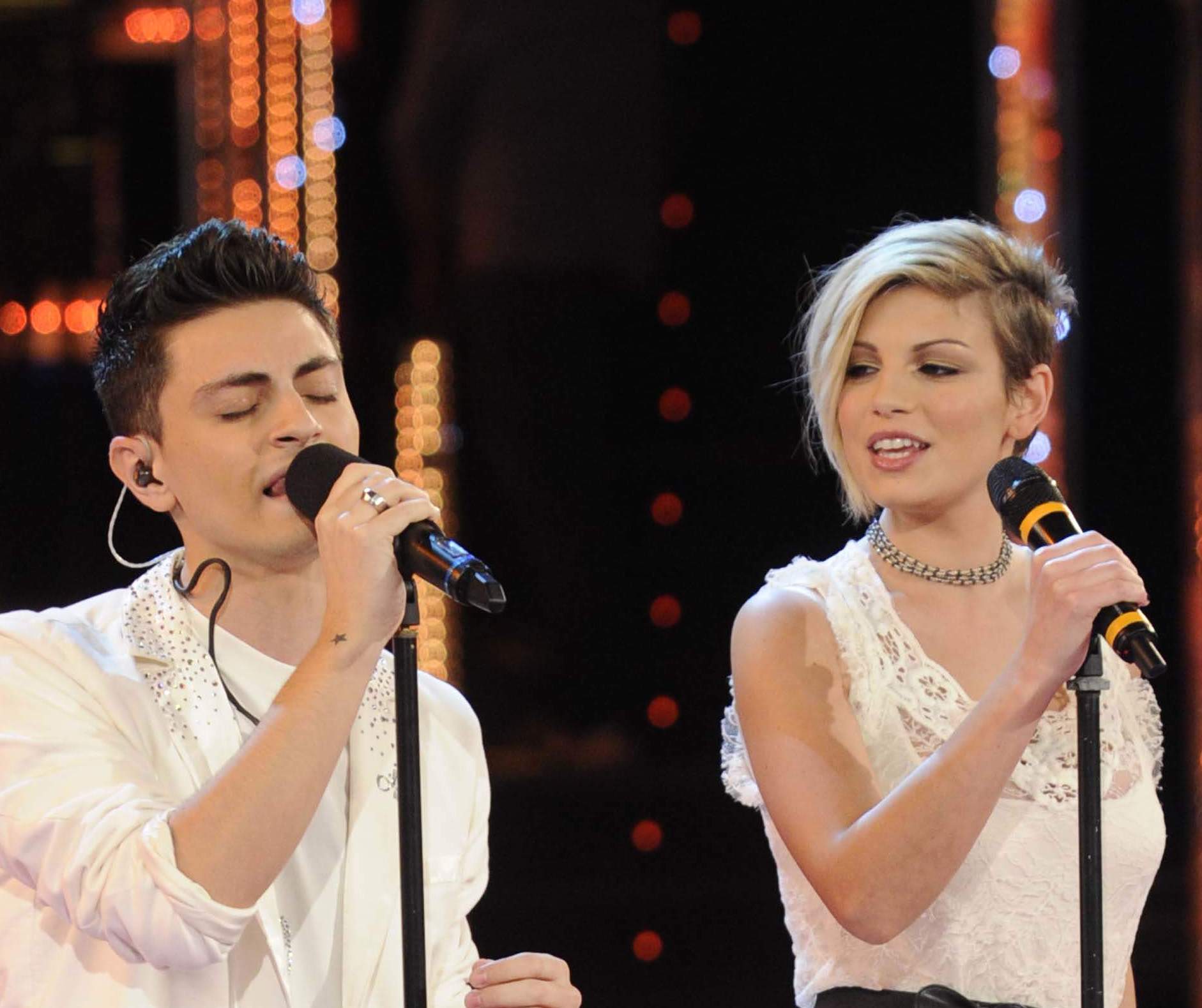 Come imitare le voci dei cantanti