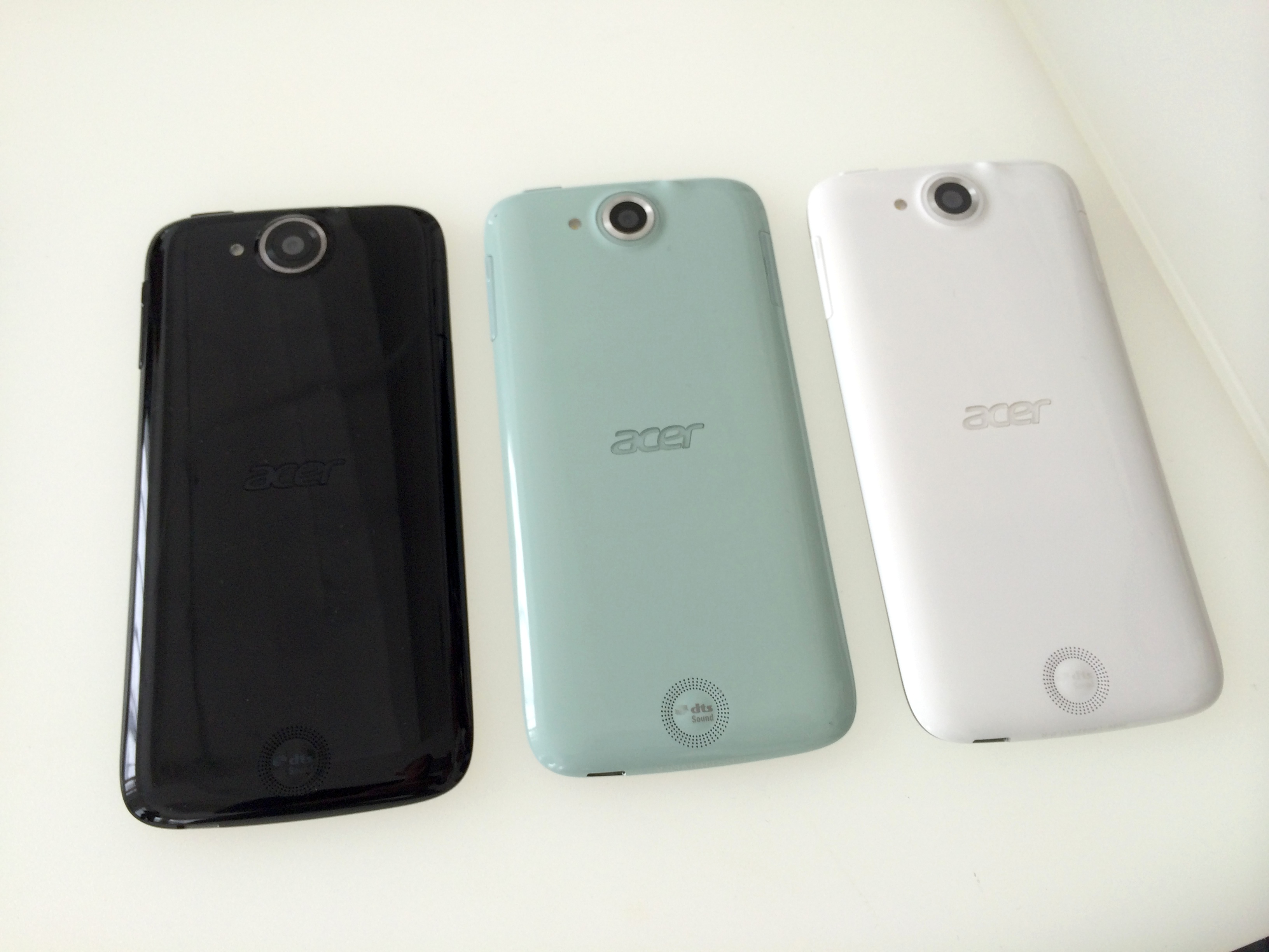 Quali sono differenze tra Acer Liquid Jade e Htc One