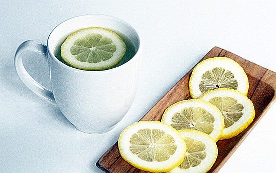 Come depurarsi con acqua calda e limone