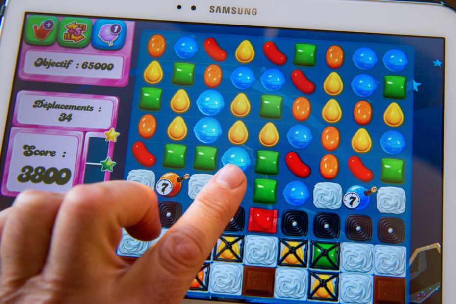 Si strappa il tendine per aver giocato troppo a Candy Crush