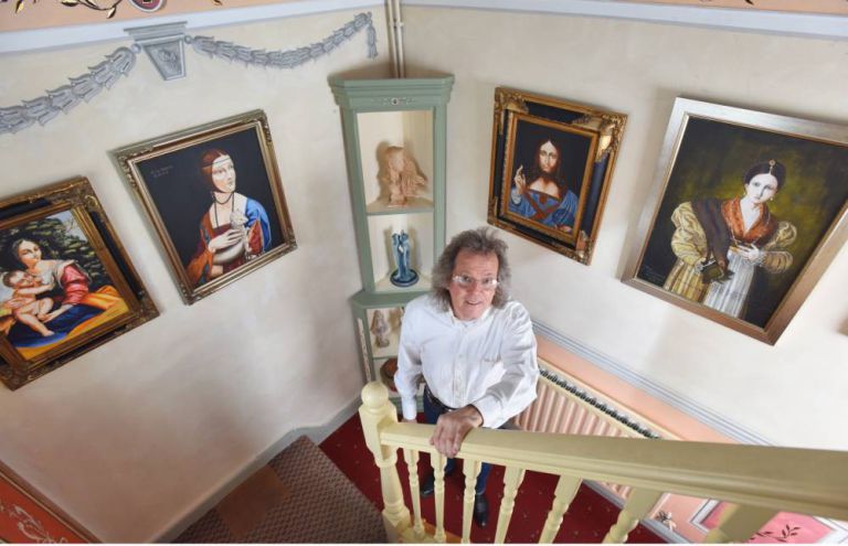Ex decoratore trasforma tre terrazze letto nella Cappella Sistina (o quasi)