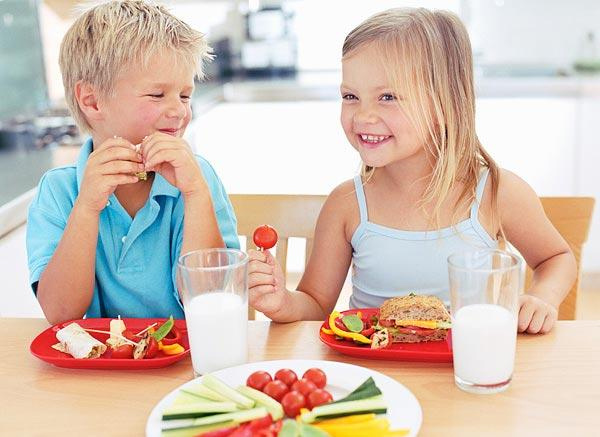 L'importanza delle buone abitudini alimentari nei bambini piccoli