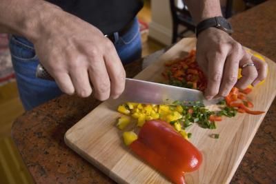 Come tagliare con un coltello da chef