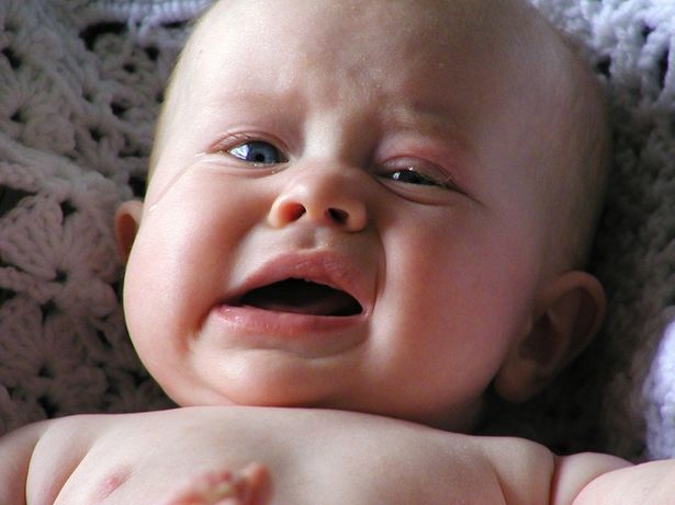 Come far smettere un bambino di piangere