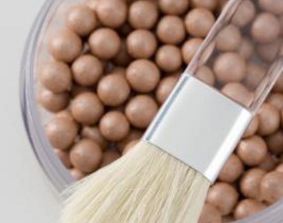 Come applicare il blush sul viso