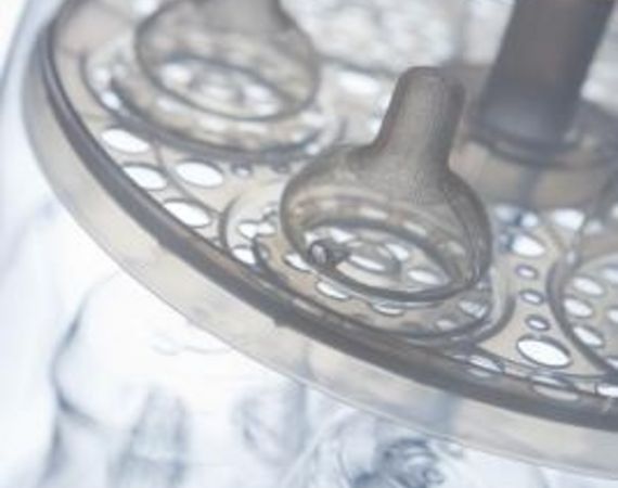 Istruzioni per usare uno sterilizzatore per biberon