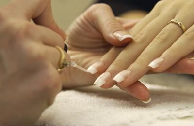 Come mantenere la manicure francese