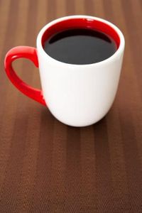 Come fare un caffè al gusto di vaniglia e cannella