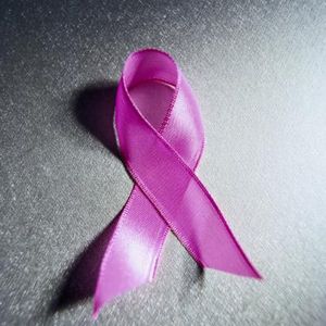 I sintomi del cancro al seno sulla parete toracica