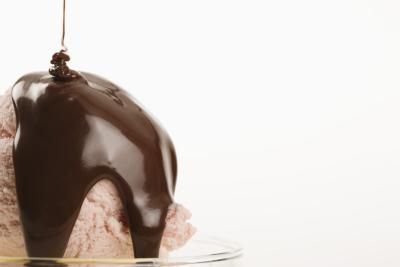 Come fare una deliziosa salsa di cioccolato senza zucchero