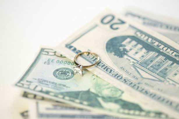 Come vendere le fedi e gli anelli di fidanzamento