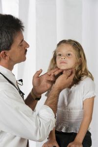 Come evitare che il virus dello steptococco della gola si diffonda a casa