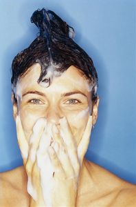 Come fare un balsamo per capelli naturale al miele