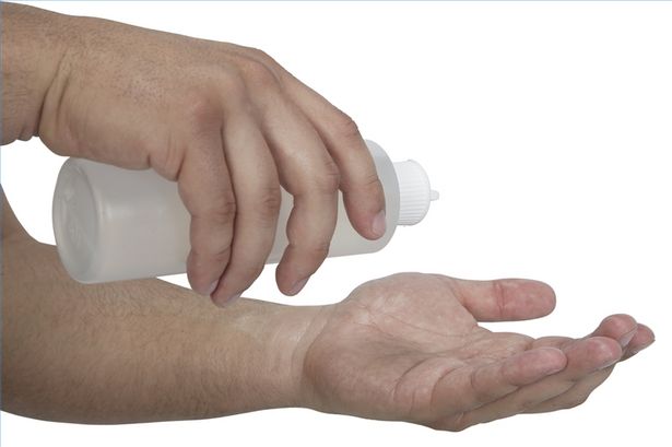 Come fare una crema mani naturale che sbianca le unghie
