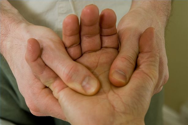 Come trovare i punti di pressione per un massaggio a braccia e mani