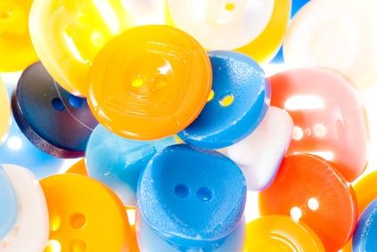 Come fare una collana di bottoni