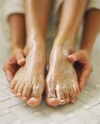 Come fare uno scrub piedi con lo zucchero di canna
